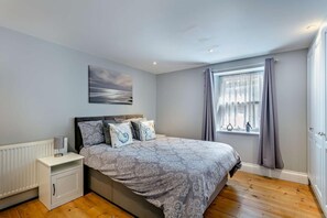3 bedrooms, travel crib, free WiFi, bed sheets