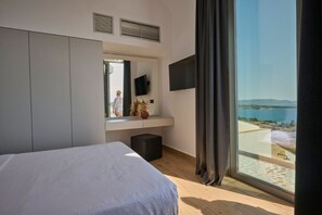 8 bedrooms, iron/ironing board, WiFi, bed sheets