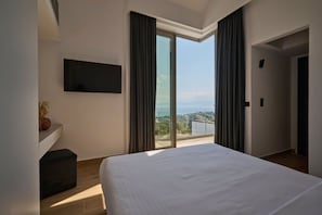 8 slaapkamers, een strijkplank/strijkijzer, wifi, beddengoed