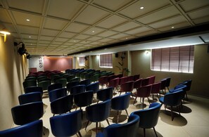 Business center - DORO ROYAL SUITE (Mannarkkad)