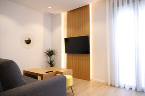 豪華開放式客房 | 起居區 | 電視