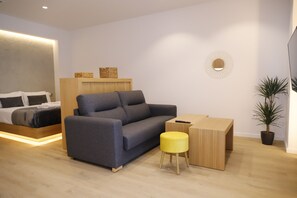 Deluxe Studio | Living area