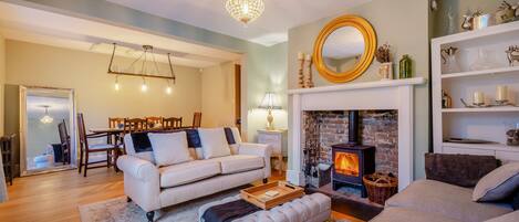 TV, fireplace