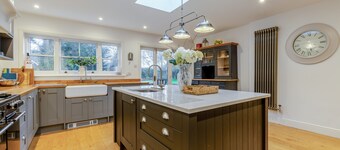 Stamford Lodge - Four Bedroom House, Sleeps 8
