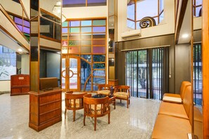 House | Living room - Blissful Comfort Stays MG Road Ernakulam (Kanayannur)