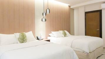 Comfort Quadruple Room | Desk, laptop workspace, free WiFi