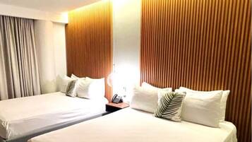 Comfort Quadruple Room | Desk, laptop workspace, free WiFi