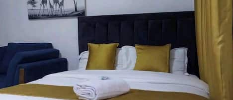 Studio phong cách cổ điển, quang cảnh thành phố | Trang trí khác biệt, trang bị nội thất với thiết kế riêng biệt