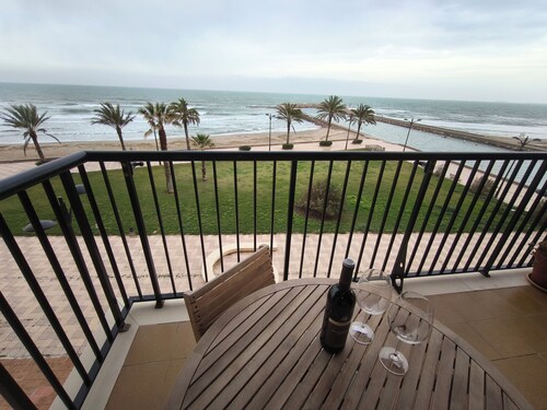 Cozy apartment in front of the sea 5' away from Valencia