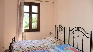 3 chambres, fer et planche à repasser, Wi-Fi, draps fournis