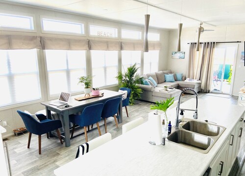 Plant Lovers 3 BR Family Cottage at Sherkston Shores