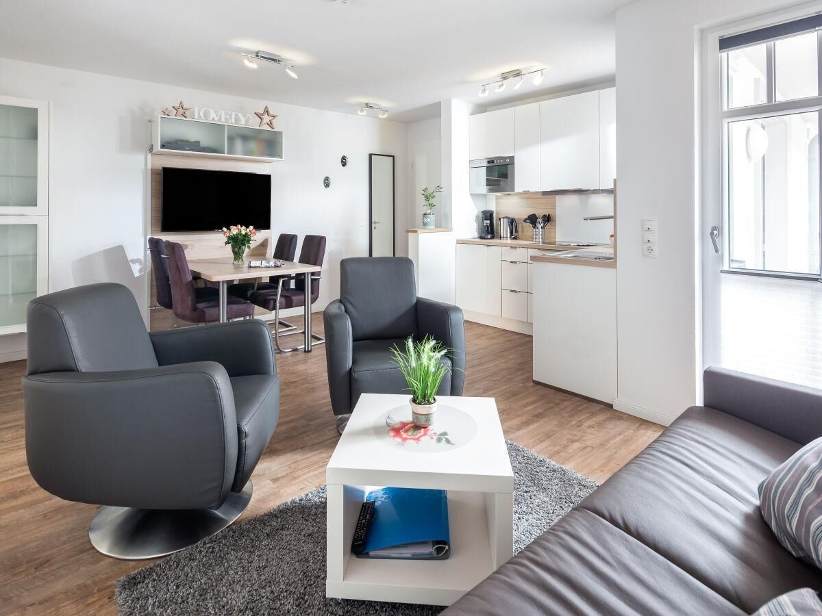 Fernseher, DVD-Player, Stereoanlage