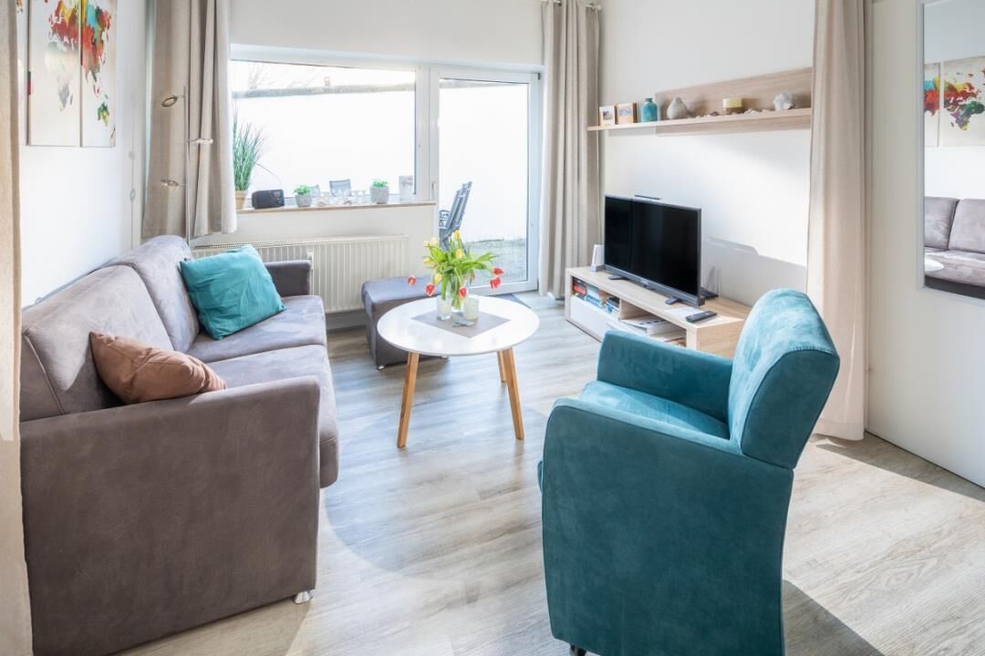 Een televisie en een stereo