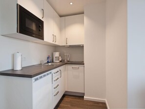 Refrigerador, microondas, parrilla de estufa y lavavajillas 