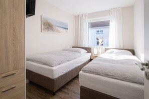 2 bedrooms, travel crib, free WiFi