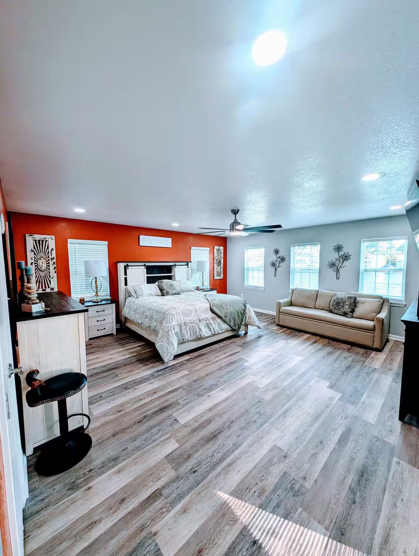 4 bedrooms, in-room safe, WiFi, bed sheets