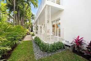 Exterior - Lux Designer Apt 2BR/2BA by Lincoln Road MIA Beach (Miami Beach)