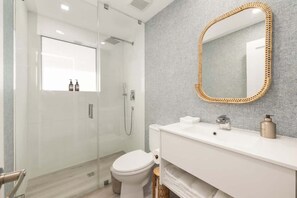 Shower, hair dryer, towels, shampoo - Lux Designer Apt 2BR/2BA by Lincoln Road MIA Beach (Miami Beach)