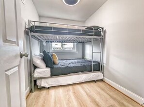 3 soverom, strykejern/-brett, wi-fi og sengetøy