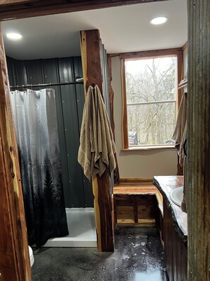 淋浴設備、風筒、提供毛巾、番梘