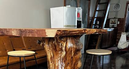 Scenic lodge near Perry, MO perfect for fishing…boating…hunting…relaxing