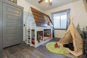 7 bedrooms, iron/ironing board, travel cot, WiFi