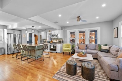 3BR Salem Townhouse Minutes to downtown