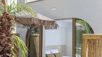 Suite with Roof Terrace | Öryggishólf í herbergi, ókeypis þráðlaus nettenging, rúmföt