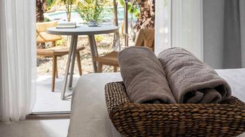 Suite with Roof Terrace | Öryggishólf í herbergi, ókeypis þráðlaus nettenging, rúmföt