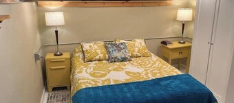 Trendy Craftsman’s Studio! Firepit- laundry