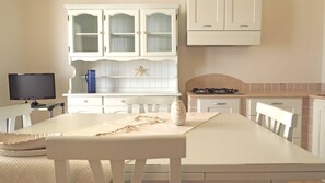 Dining - VILLA DEL MARE 1, vicino alla spiaggia, 5 posti (Torre San Giovanni)