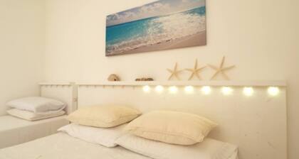 VILLA DEL MARE 1, vicino alla spiaggia, 5 posti