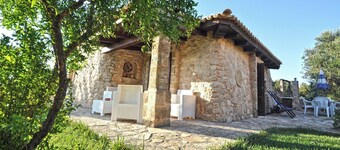 Trullo dei Beneficati a pochi metri dal mare