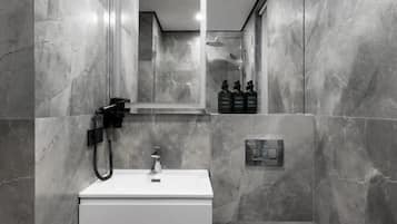 Apartamento | Banheiro | Roupões de banho, chinelos