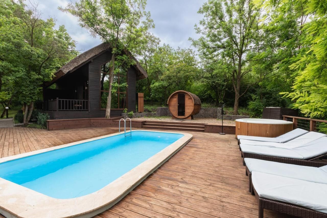 5 outdoor pools