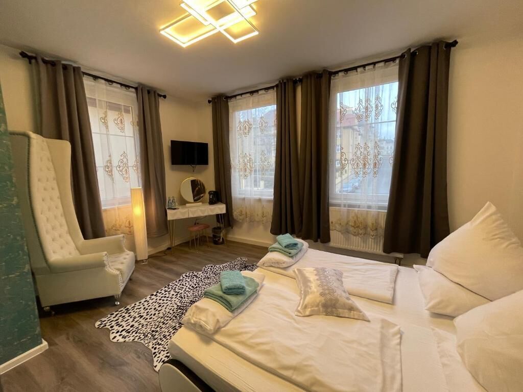 Standard Double Room | Individually decorated, individually furnished, desk, cribs/infant beds