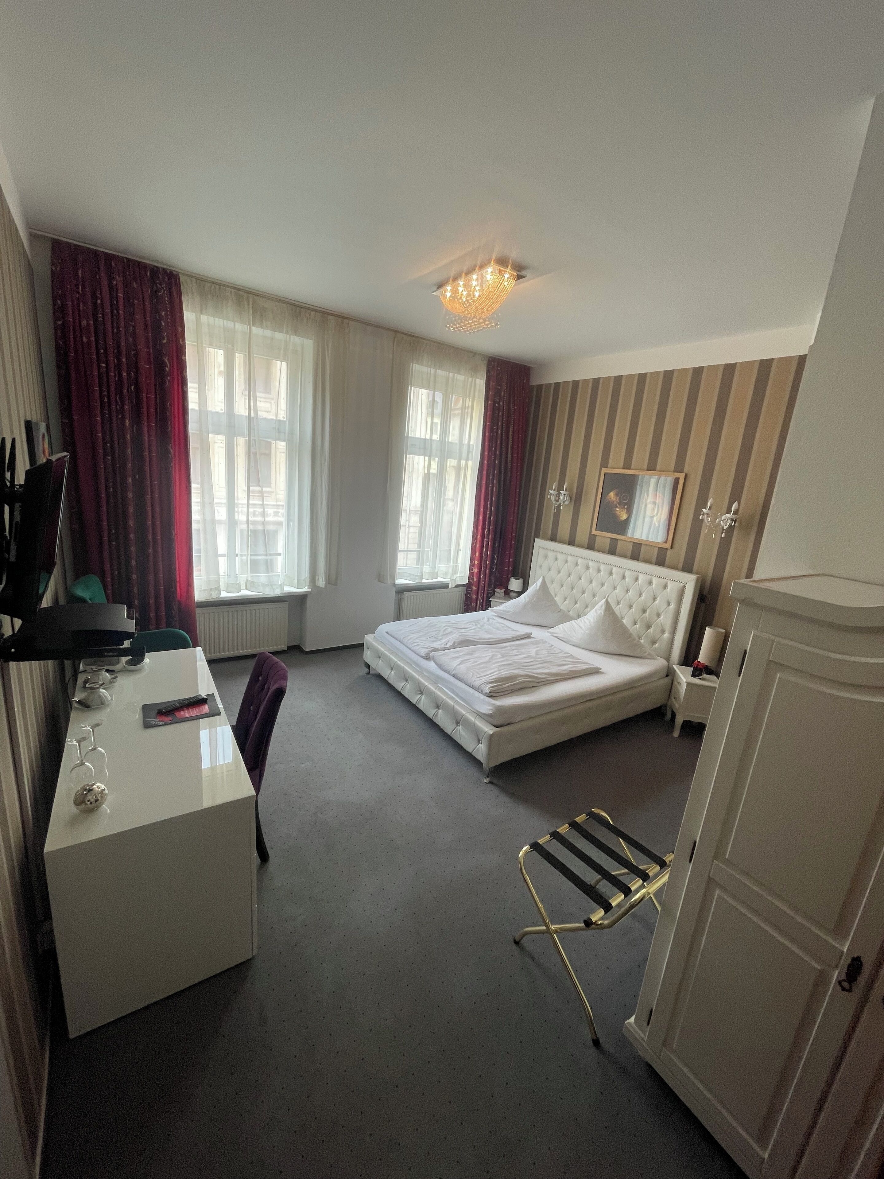 Comfort Double Room | Individually decorated, individually furnished, desk, cribs/infant beds