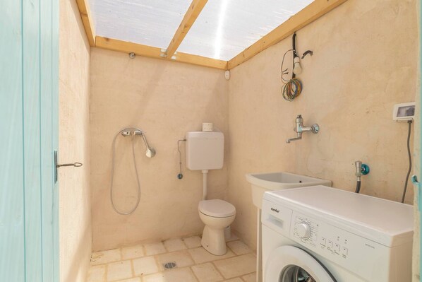 Shower, towels