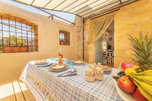 Outdoor dining
