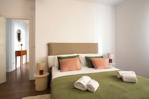 4 bedrooms, desk, iron/ironing board, WiFi