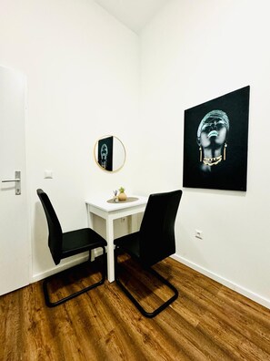 Basic-Zimmer | Bügeleisen/Bügelbrett, Bettwäsche