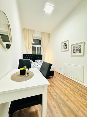 Basic Room | Iron/ironing board, bed sheets - Affordable 5BR Apt Near Atzgersdorf (Vienna)