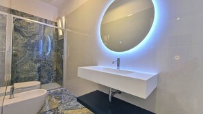 Shower, hair dryer, bidet - Suite Fontanelle Luxury 10 by Salentoaffitti (Torre San Giovanni)