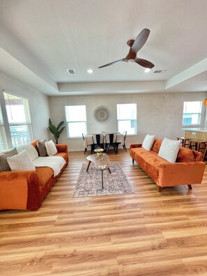 Smart-TV, peis, videospill og bøker