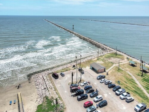 Tulum Surfside Vacation Home:located just two blocks from the beach.