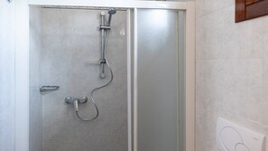 Dusche, Haartrockner, Bidet