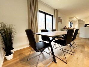 Villa | Dining