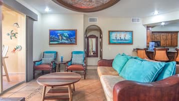 公寓客房, 多張床, 露台 (Bella Sirena BB 101) | 客廳 | 42 吋平面電視連數碼電視頻道、DVD 播放機