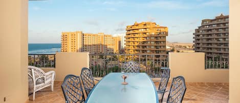 Apartamento, varias camas, acceso a la piscina (Bella Sirena BA 505) | Restaurante al aire libre