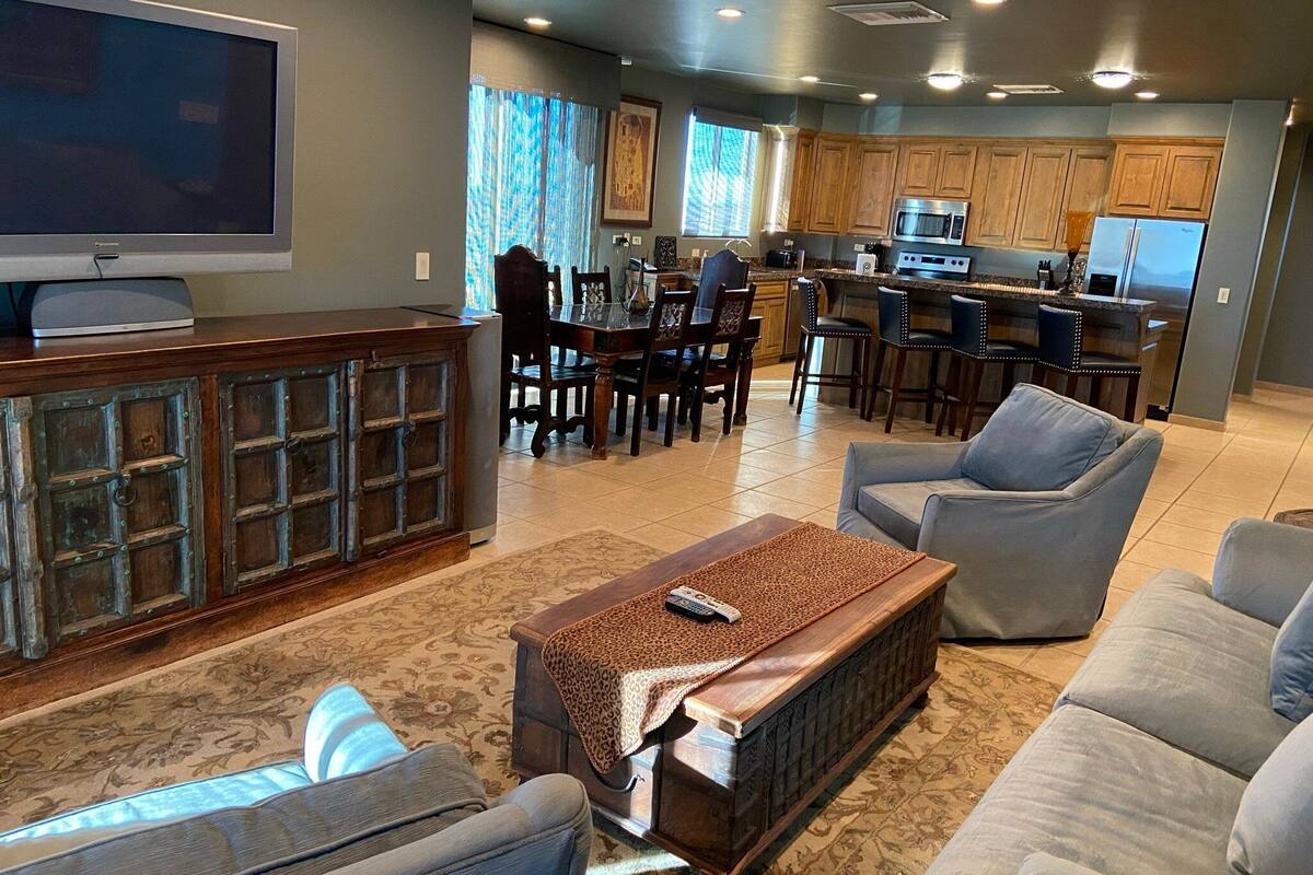 Condo, Multiple Beds, Balcony (Bella Sirena BC 605) | Living area | 42-inch flat-screen TV with digital channels